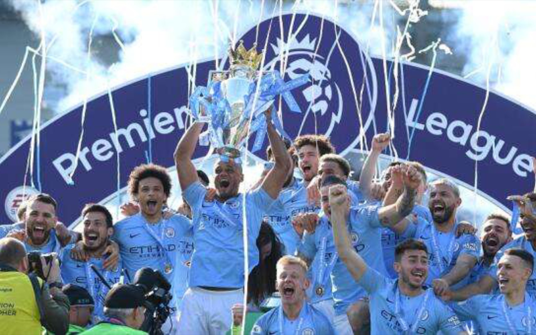 球迷们的深 球迷们的深